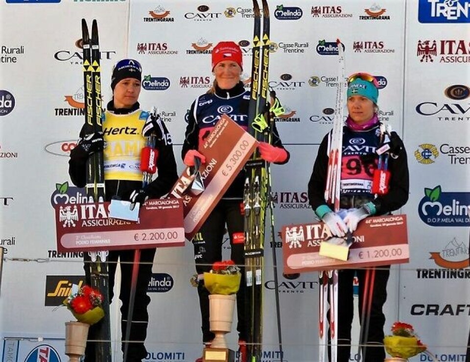 Tord Asle Gjerdalen med historisk trippel i Marcialonga Pallen_kvinner.jpg