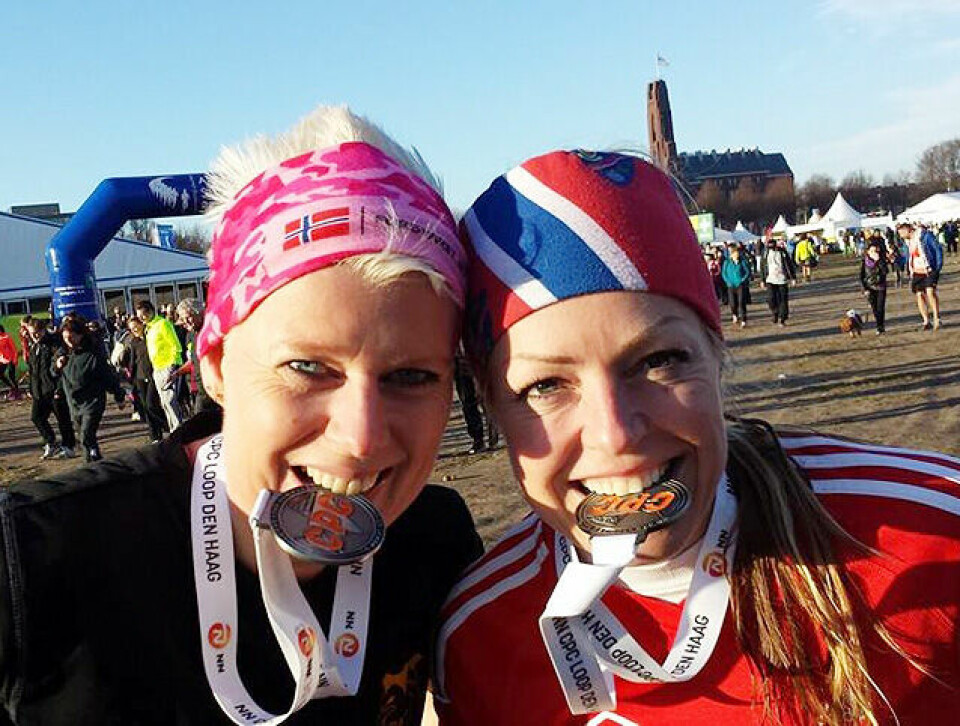 Rolf Steier raskest av de 29 norske som løp CPC i Den Haag Anki_og_Siw.jpg