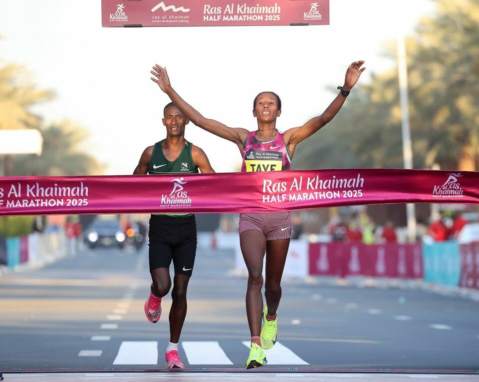Det ble ikke noen verdensrekord på Ejgayehu Taye i Ras Al Khaimah RAK Halvmaraton. Men hun vant løpet. (Foto: Giancarlo Colombo / RAK Half Marathon) Ejgayehu Taye