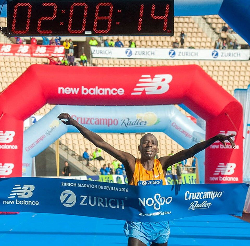 Både deltager- og løyperekord i Sevilla Marathon søndag COSMAS_KIPLIMO_LAGAT_Juan_Jose_Ubeda_2016 - 01.jpg