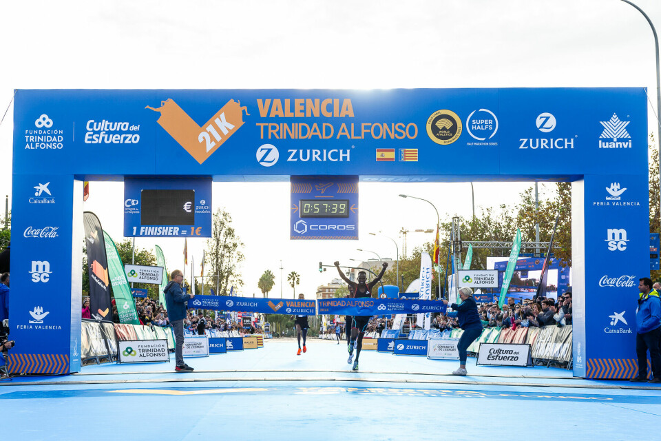 Kibiwott Kandie vant Valencia Halvmarathon med historiens fjerde raskeste tid. (Foto: Arrangøren). Kibiwott Kandie vant Valencia Halvmarathon med historiens fjerde raskeste tid. (Foto: Arrangøren).