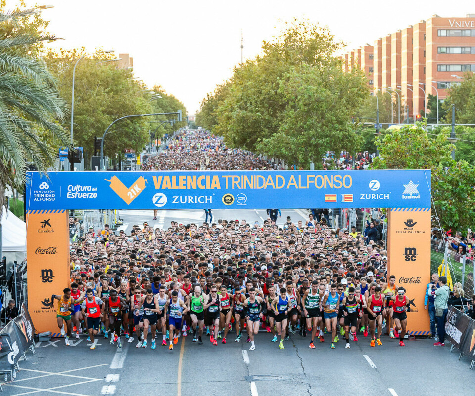 Raske tider i Valencia Halvmaraton der 221 norske deltok Valencia-Marathon-start-foto-arrangoeren.jpg