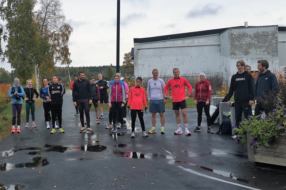 Klare til start ved Rolfshallen for nok et lavterskelløp i Elverum. (Foto: Rolf Bakken) Klare til start ved Rolfshallen for nok et lavterskelløp i Elverum. (Foto: Rolf Bakken)