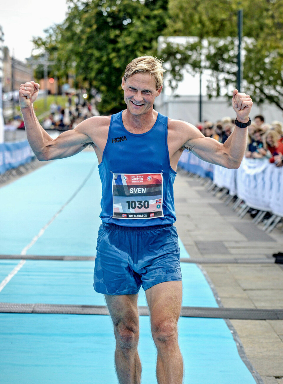 Lærerik opptur i Oslo Maraton og oppsummering av treningsåret 7-Sven-Kilander-jubel-foto-Sportograf.jpg