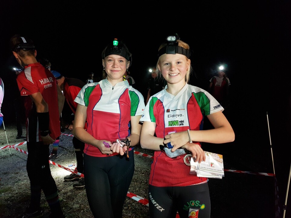 Maren og Mari fra Vang OL er spente før start. (Foto: Stein Arne Negård) Maren og Mari fra Vang OL er spente før start. (Foto: Stein Arne Negård)