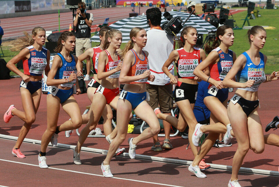 Alle tre jentene videre til finalen på 1500 meter Etter_350m_Busic_nr5_Hoelsveen_nr11_AZ3T0111.jpg