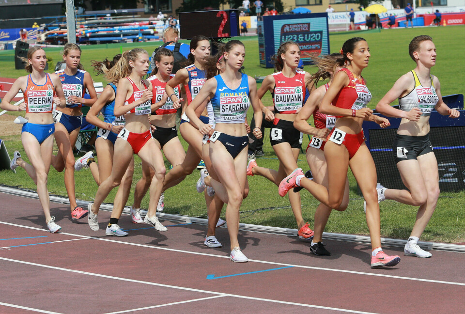 Alle tre jentene videre til finalen på 1500 meter Etter_720m_Fortsatt_Busic_nr7_Hoelsveen11_AZ3T0130.jpg