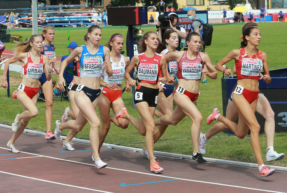 Alle tre jentene videre til finalen på 1500 meter 380m_igjen_stadig_tett_felt_Busic4_Hoelsveen10pl_AZ3T0167.jpg