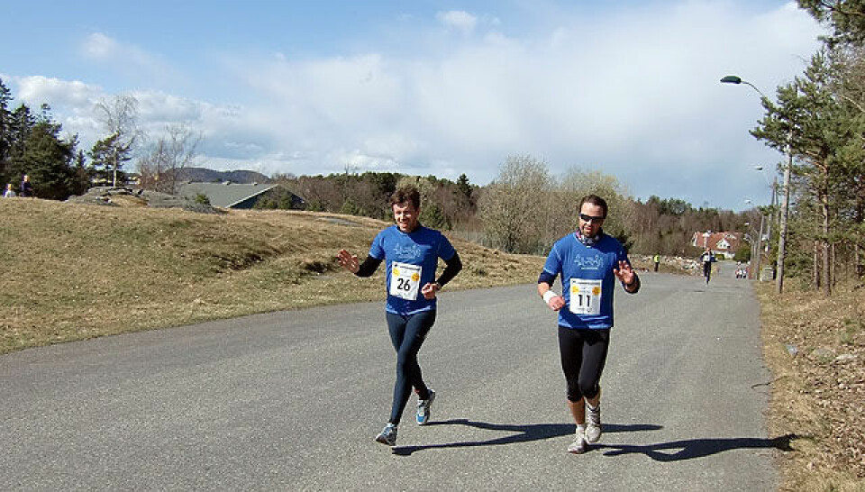 Larviksløpet i nydelig vårsol Larsen_Haugen_vinker_til_publikum_CIMG0014