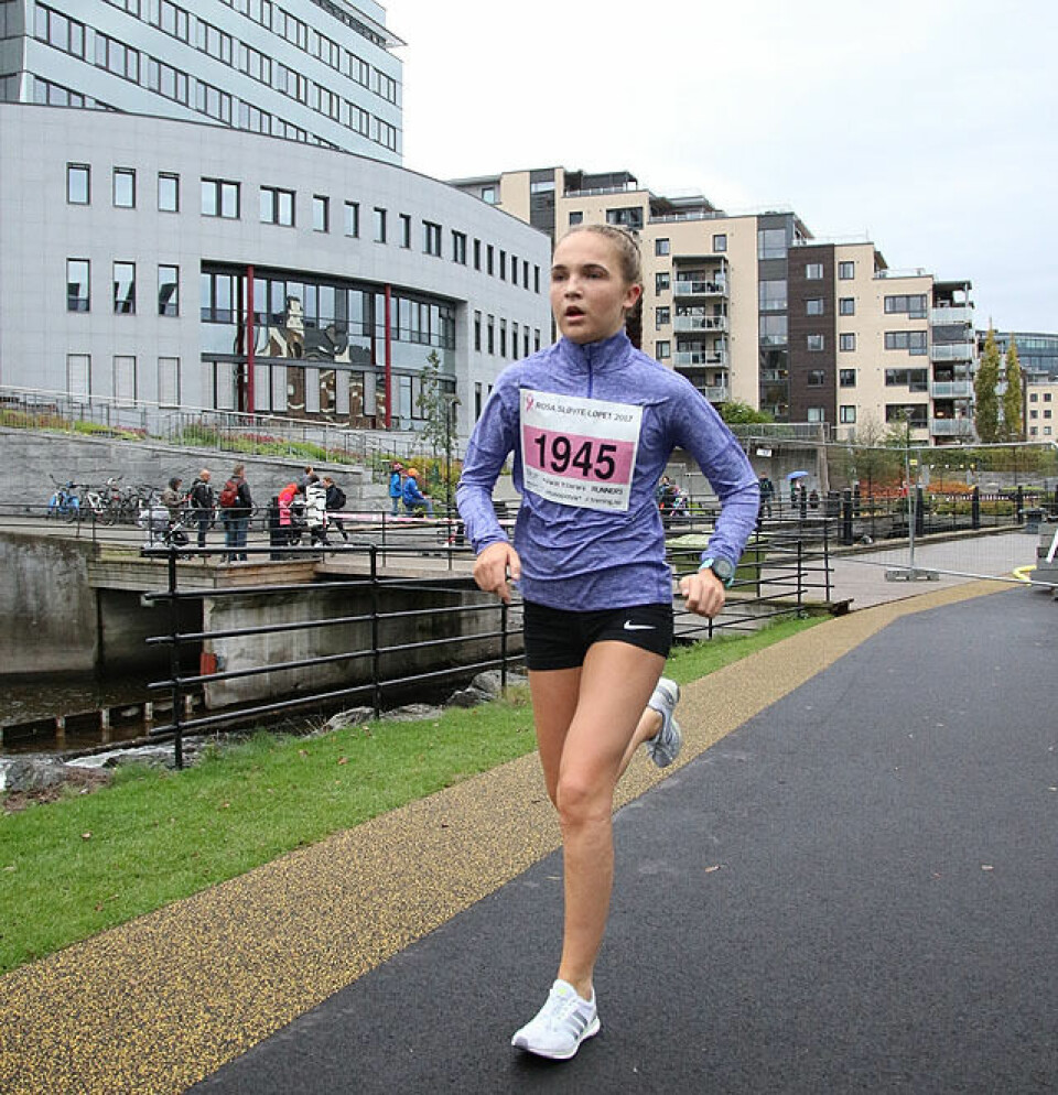 1741 støttet brystkreftsaken i Rosa sløyfe-løpet i Oslo Julie_Aarvrak_Bakklund_Tyrving_nr2_IMG_1321.jpg