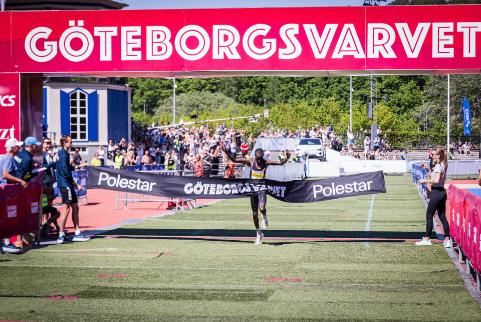 Kenyanske Moses Koech vant et varmt Göteborgsvarv i fjor på 1.02.56. (Foto: Claes Hillen) Moses Koech vinner Göteborgsvarvet på 1:02:56. (Foto: Claes Hillen)