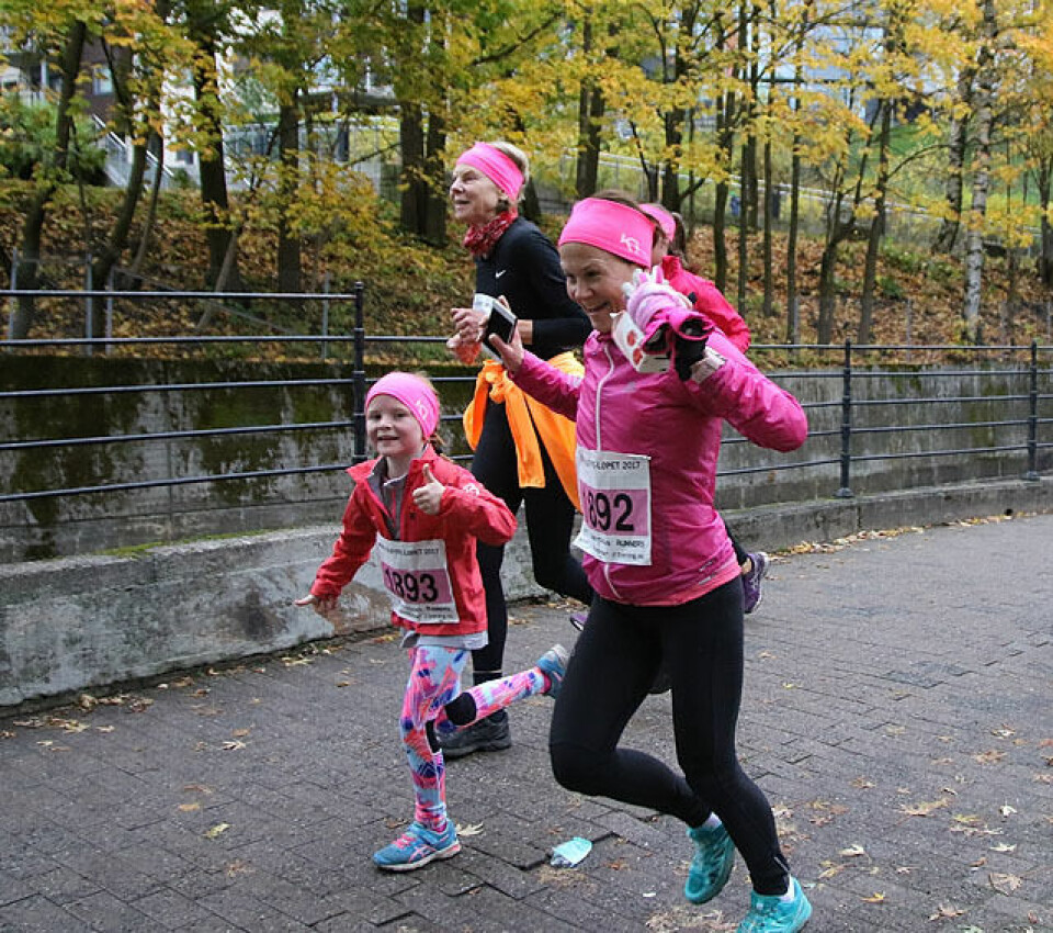 1741 støttet brystkreftsaken i Rosa sløyfe-løpet i Oslo Tuva_Hauge_Benita_Lundgren_IMG_1408.jpg