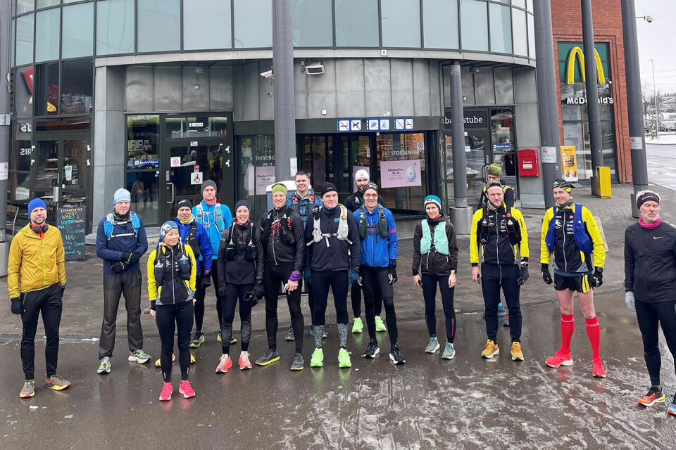 At bare en av deltakerne stilte i shorts, indikerer at våren ikke var kommet særlig langt da det var klart for Påskeharemaraton med start i Ski. (Foto: arrangøren) At bare en av deltakerne stilte i shorts, indikerer at våren ikke var kommet særlig langt da det var klart for Påskeharemaraton med start i Ski. (Foto: arrangøren)