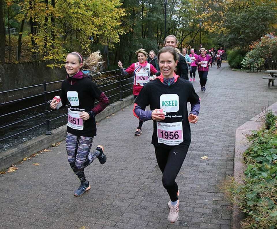 1741 støttet brystkreftsaken i Rosa sløyfe-løpet i Oslo Yngvild_Elvemo_Karl_Fremstad_IMG_1402.jpg