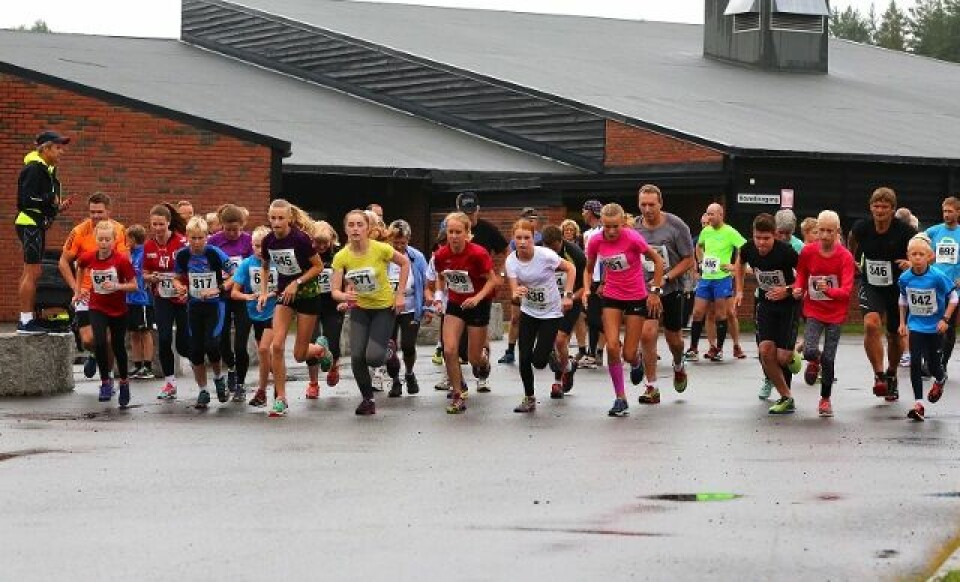 Fra starten på Preståsrunden med ungdommelig dominans (foto: Bjørn Hytjanstorp). Fra starten på Preståsrunden med ungdommelig dominans (foto: Bjørn Hytjanstorp).