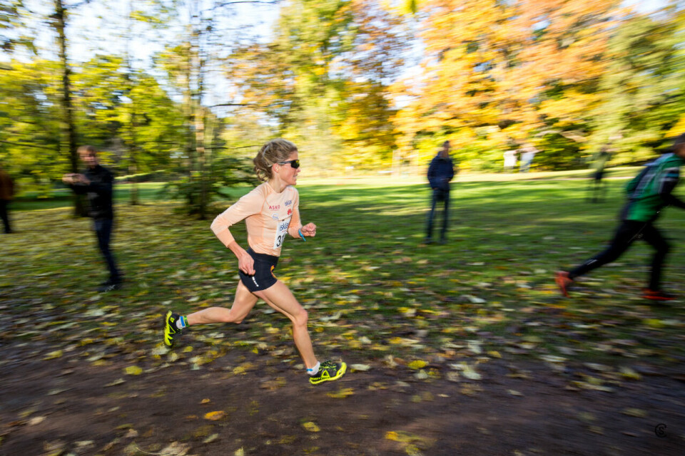 Kollen-stemning da Therese Johaug vant terreng-NM Therese_suser_forbi.jpg
