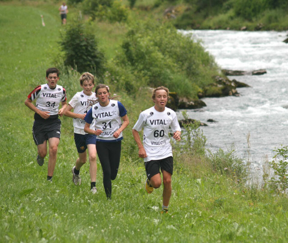 Marit Eide satte løyperekord Hellesyltloepet_2010_ved_elva