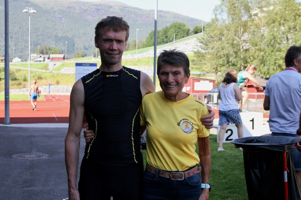 Helge Hafsås og Vera Nystad mestret varmen best og blei totalvinnere på maraton i Hornindalsvatnet Maraton Helge Hafsås og Vera Nystad mestret varmen best og blei totalvinnere på maraton i Hornindalsvatnet Maraton