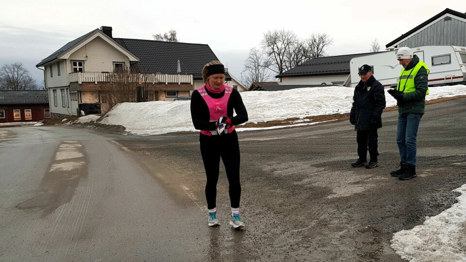Det ble et 6,9 km langt sololøp på 30:58 for Anne Storslett i Snøkuten denne gangen. (Foto: Stein Arne Negård) Det ble et snaut 7 km sololøp fra start til mål for Anne Storslett i Snøkuten denne gangen. (Foto: Stein Arne Negård)