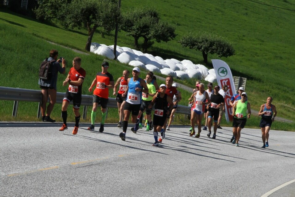 Vera Nystad og Helge Hafsås vant maraton i gloheite Hornindal Start_maraton