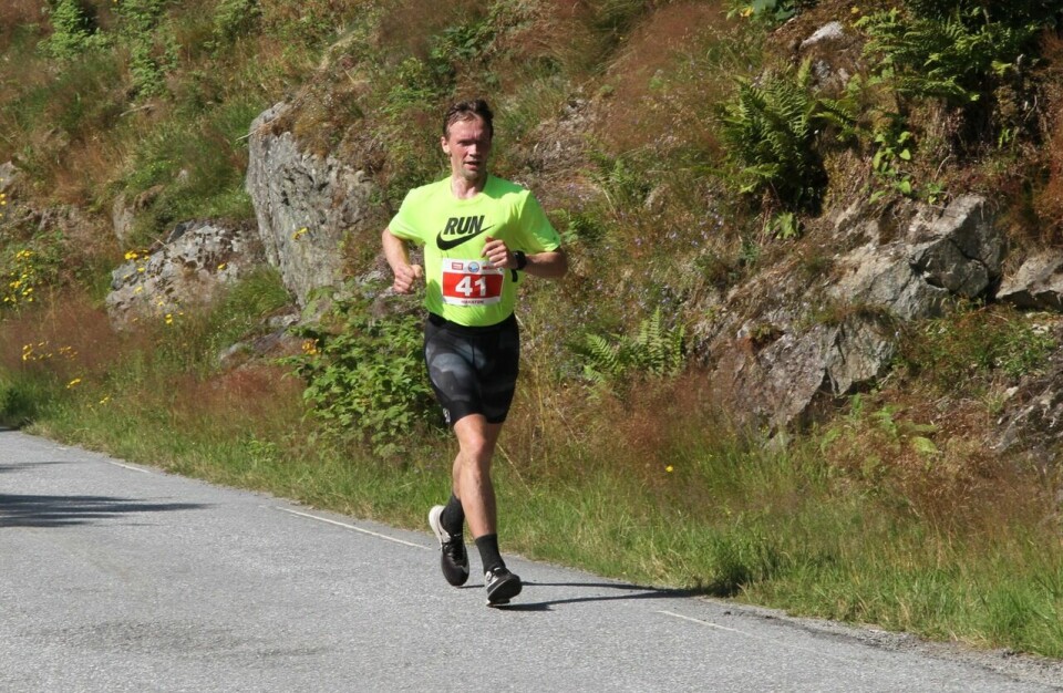 Vera Nystad og Helge Hafsås vant maraton i gloheite Hornindal Helge_Hafsaas_loeypa