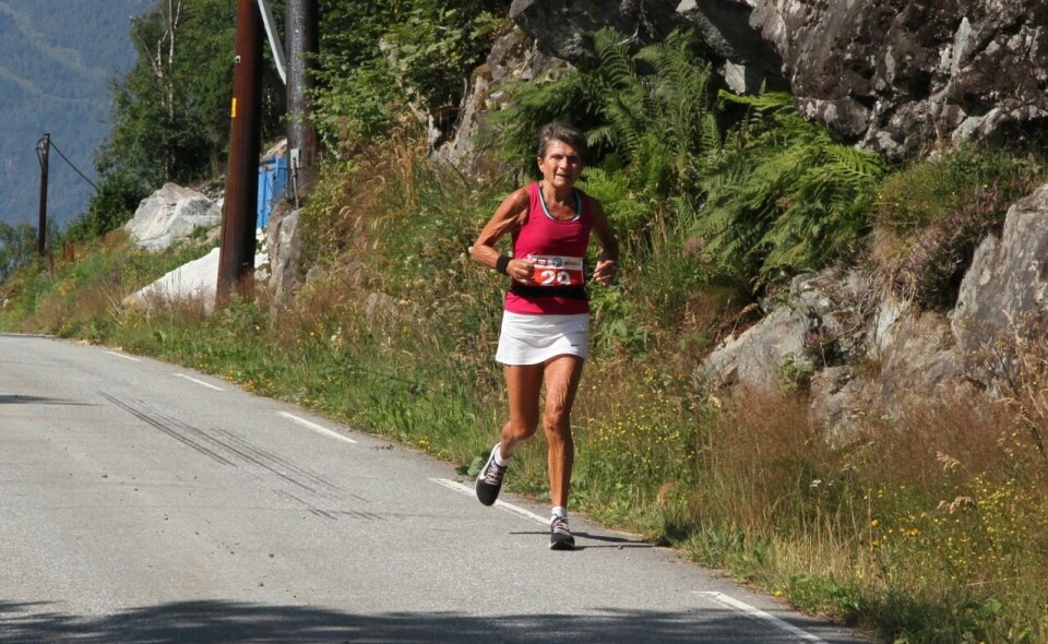 Vera Nystad og Helge Hafsås vant maraton i gloheite Hornindal Vera_Nystad_loeypa