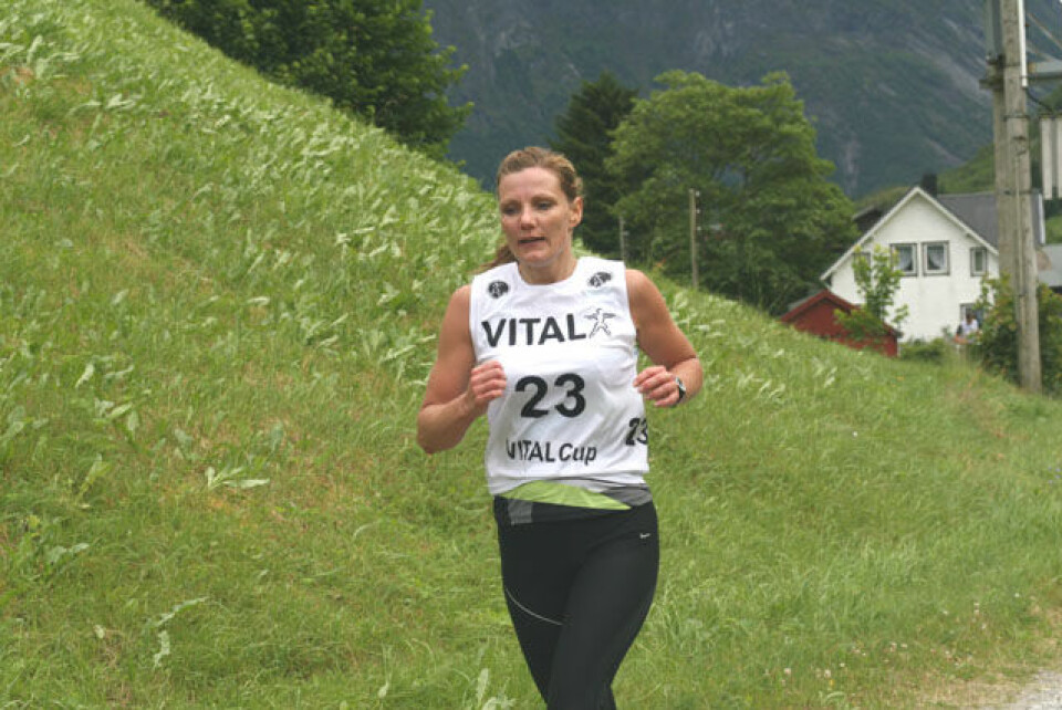 Marit Eide satte løyperekord Hellesyltloepet_2010_Lisbeth_Koppang