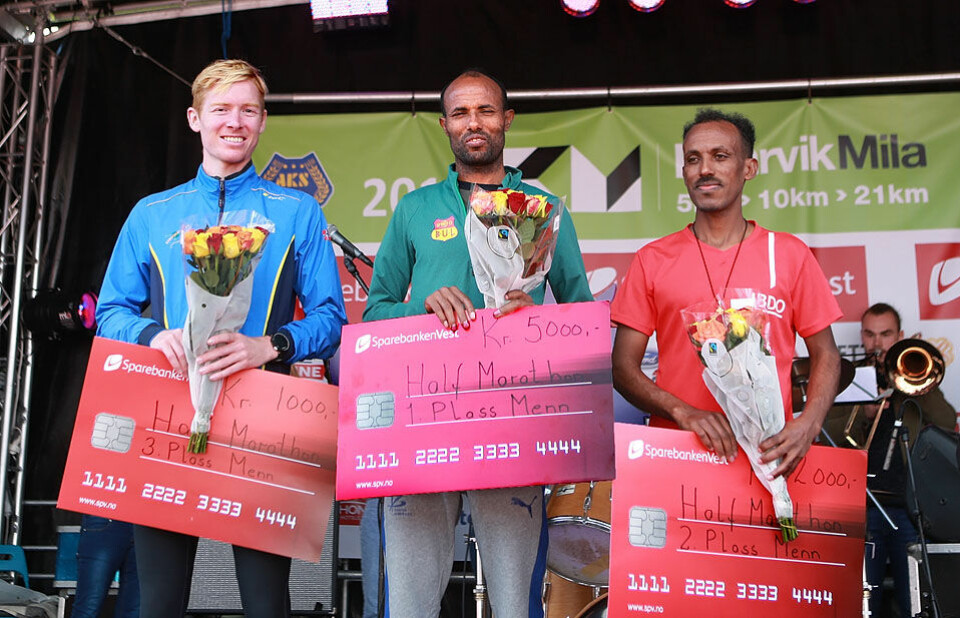 Myhre og Gebretsadik suverene i vinden i Knarvik halvmaraton Pall_menn_halvmaraton_AZ3T0158.jpg