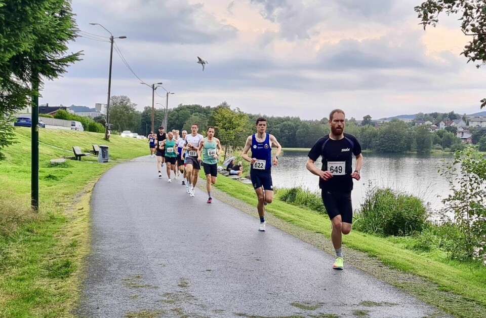 Rekordmange deltakere fullførte det siste sommerløpet i Ålesund 10km_start