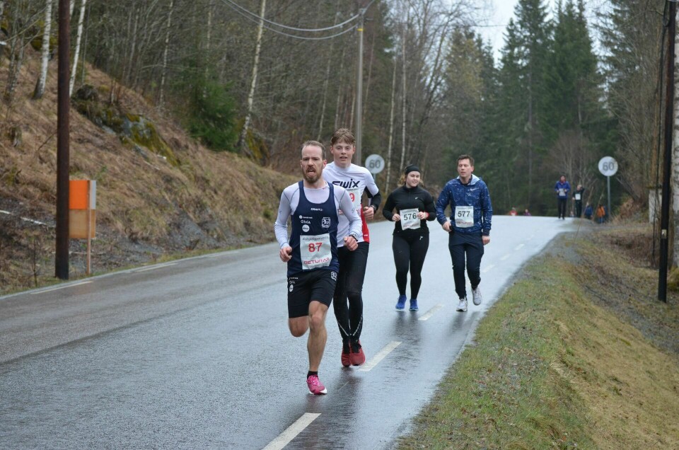 Toeren Mats Emil Sand hadde eneren Ole Jacob Ellevold i hælene helt til spurten i Baksjøløpet søndag. (Foto: Janne Slorafoss) Toeren Mats Emil Sand hadde eneren Ole Jacob Ellevold i hælene helt til spurten i Baksjøløpet søndag. (Foto: Janne Slorafoss)