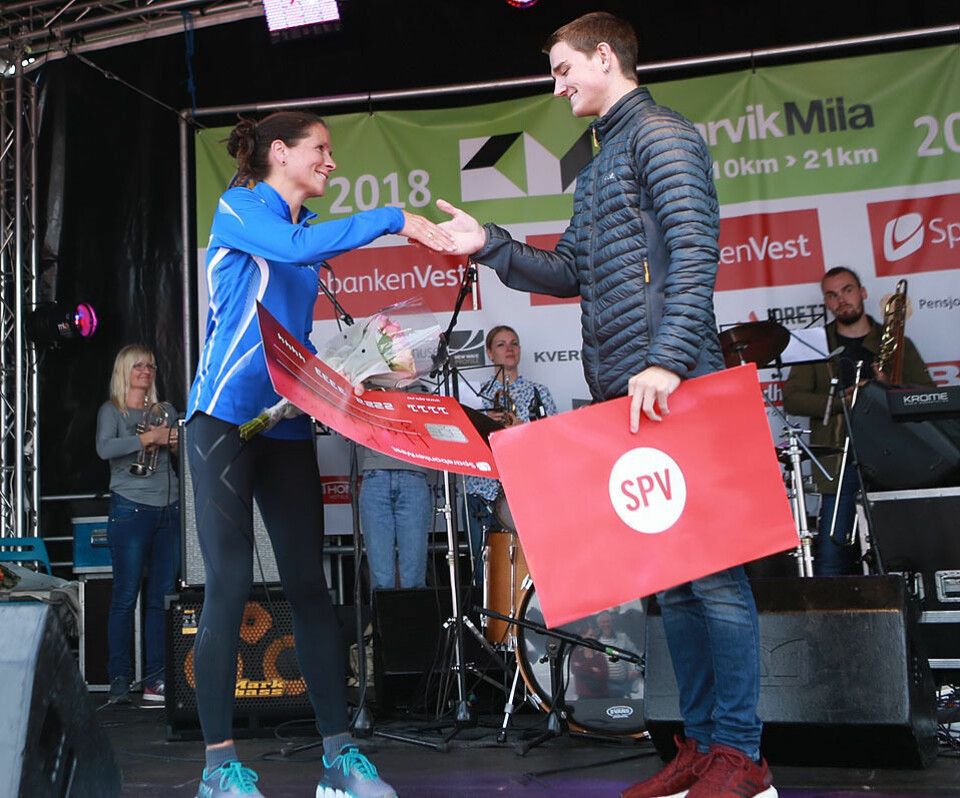 Myhre og Gebretsadik suverene i vinden i Knarvik halvmaraton Premie_halv_dame_nr3_AZ3T0141.jpg