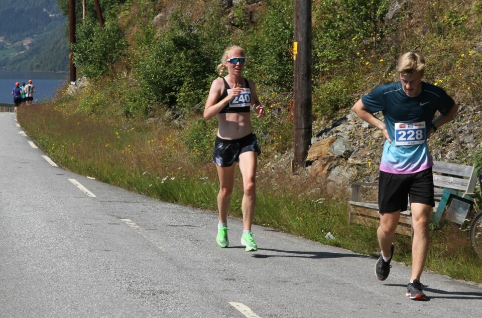 Vera Nystad og Helge Hafsås vant maraton i gloheite Hornindal 10km_nestbest_kvinne_Hilde_Visthoff_Drange