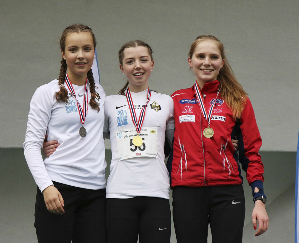 Gull i NM terrengløp til Sigrid Jervell Våg og Marius Vedvik U17-Pallen_4S7A4255.jpg