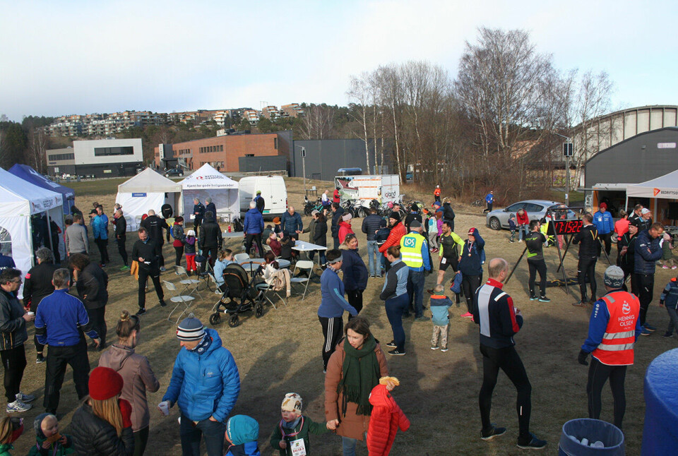 Det var torsdag ettermiddag yrende folkeliv i start- og målområdet under årets første ordinære løp i Terrengkarusellen i Kristiansand. (Foto: Sverre Larsen) Det var torsdag ettermiddag yrende folkeliv i start- og målområdet under årets første ordinære løp i Terrengkarusellen i Kristiansand. (Foto: Sverre Larsen)