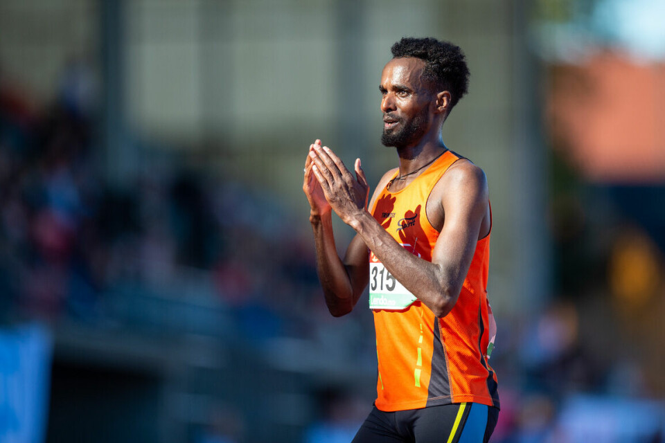 Zerei Kbrom Mezngi tok sitt 3. NM-gull på 10 000 m 10000m-Zerei-Kbrom-Mezngi-takker.jpg