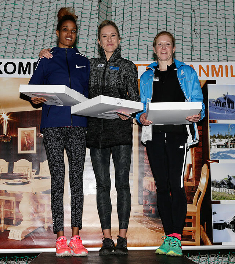 Karoline Bjerkeli Grøvdal med kjempeløp i Hytteplanmila - nå med 39 bilder premiepall_damevinnere_25P5584.jpg