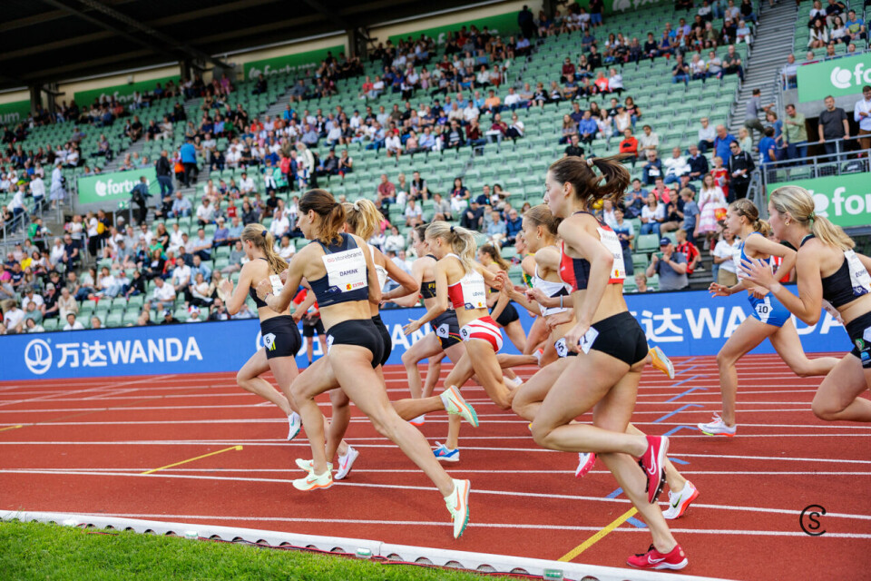 Ingeborg Østgård vant duellen med Amalie Sæten på 1500 meteren 1500m-Kvinner_1809_9287-Kondis.jpg