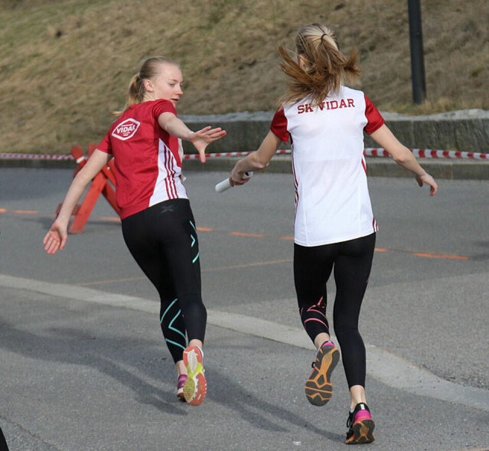 Ren-Eng-dominans i Fjellhamarstafetten Vidar-jente-veksling_4S7A0642.jpg