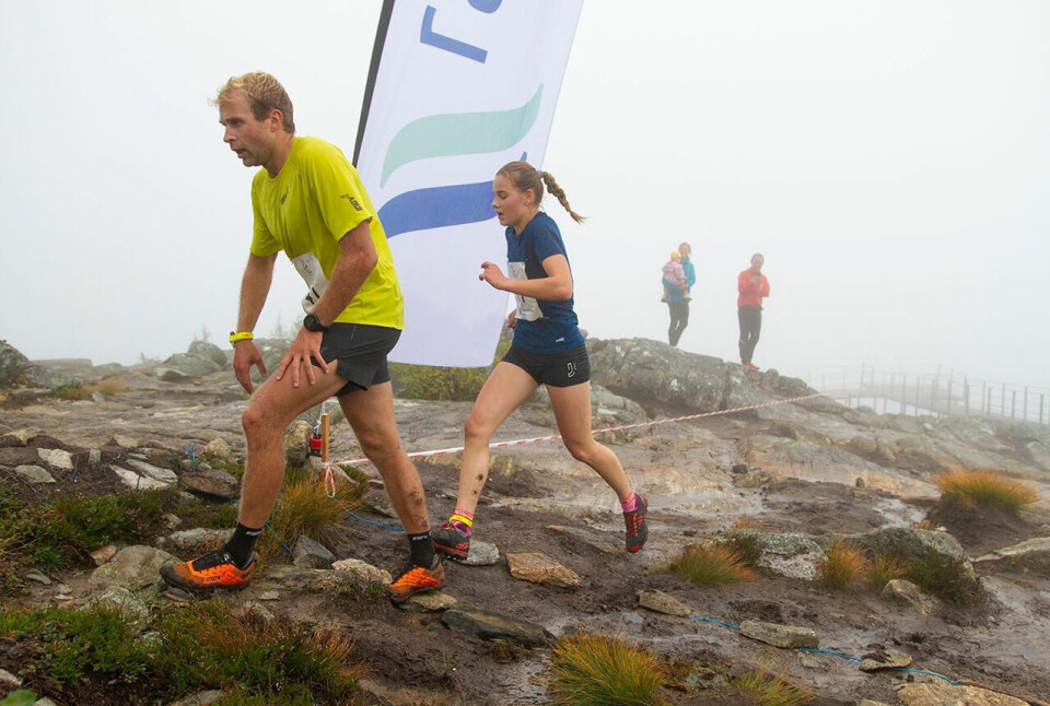Kilian Jornet var kun 11 sekunder bak sin egen løyperekord Thomas_Berge_Foyn-Ingeborg_Synstnes_Hole.jpg