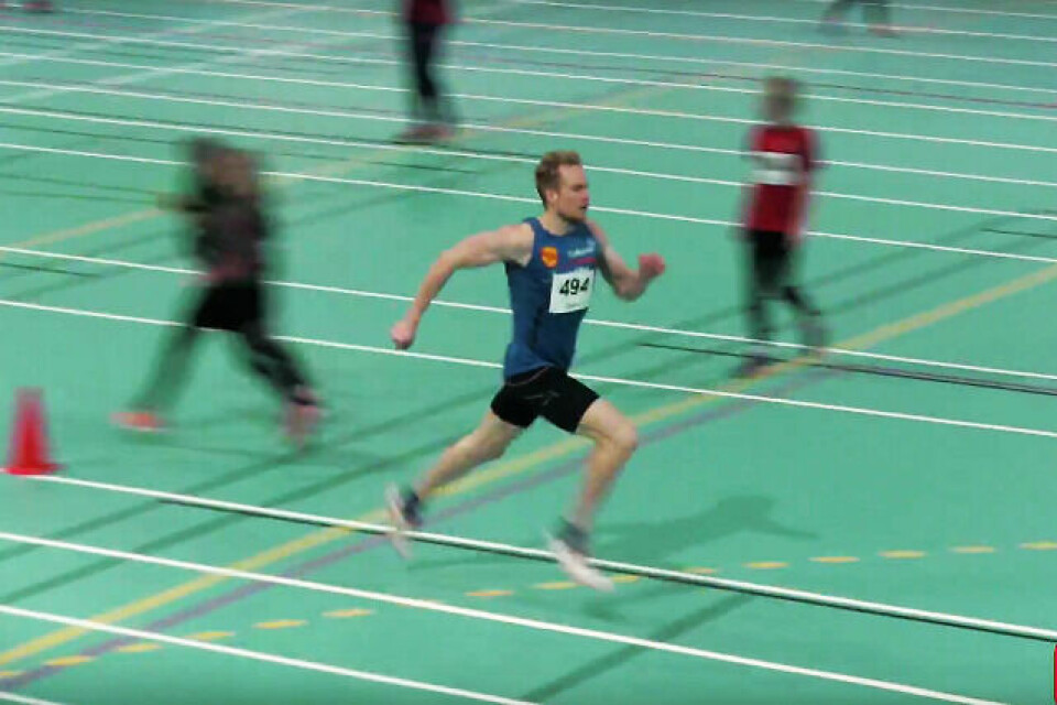 Emil Oustad klinte til på den siste runden og var helt suveren etter tre runder på det blå dekket i Stangehallen lørdag kveld. (Foto: Skjermdump) Emil Oustad klinte til på den siste runden og var helt suveren etter tre runder på det blå dekket i Stangehallen lørdag kveld. (Foto: Skjermdump)