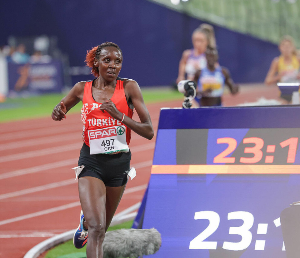 Yasemin Can løp fra både McColgan og Salpeter på 10.000 meter i EM Yasemin Can rykker ifra.jpg