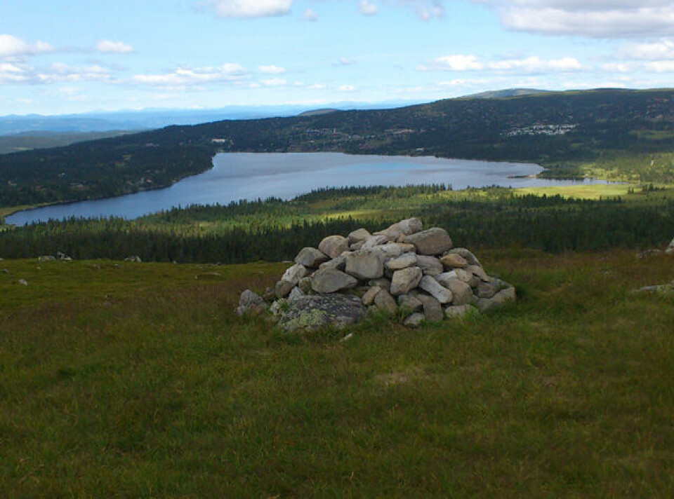På lang løype i Sjusjøløpet kan du nyte denne utsikten fra Sollifjell over Sjusjøvatnet. På lang løype i Sjusjøløpet kan du nyte denne utsikten fra Sollifjell over Sjusjøvatnet.