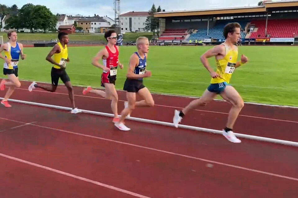Sterk 10 000 meter av Sigurd Ruud Skjeseth og Eivind Øygard i Stadionmila Gramstad.png