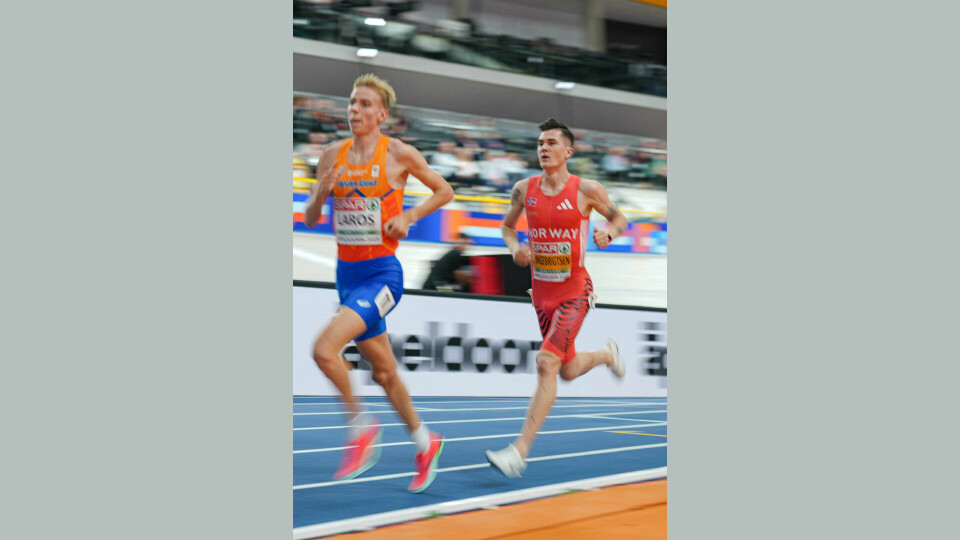 Niels Laros og Jakob Ingebrigtsen la seg bakerst i sitt kvalifiseringsheat til 3000 meter. Begge tok seg til finalen. (Foto: Maja Hitij/Getty) Niels Laros og Jakob Ingebrigtsen la seg bakerst i sitt kvalifiseringsheat til 3000 meter. Begge tok seg til finalen. (Foto: Maja Hitij/Getty)