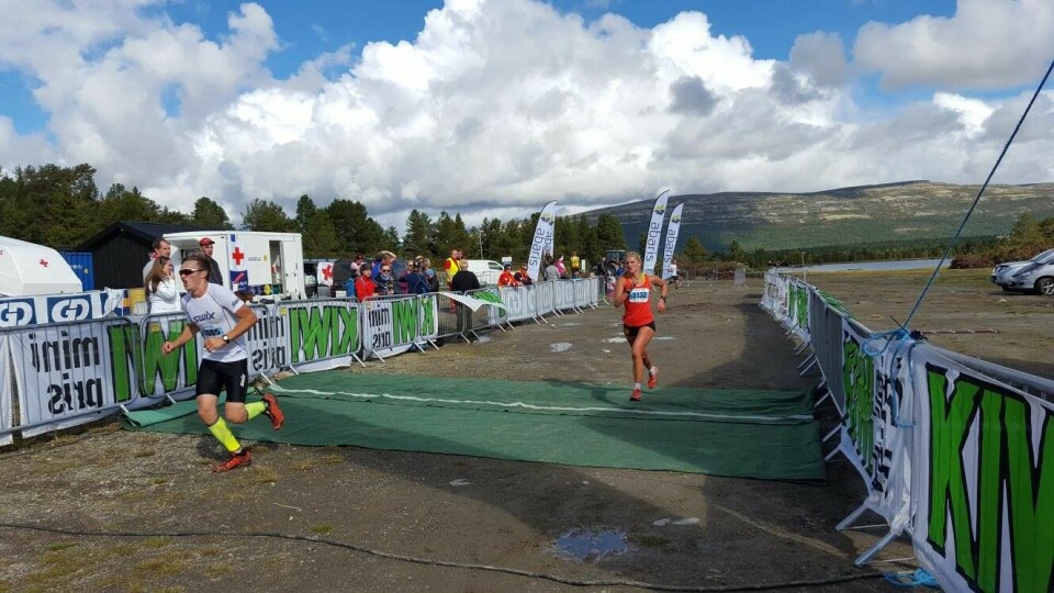 Furusjøen Rundt - et eventyr i Rondane med deltagerrekord Marit_Østvang_vinner1132_målgang.jpg