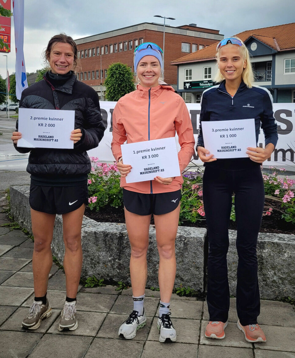 Jon Sæverås Breivold vant et vått og sleipt Brandbukampen Opp 2024 02 Vinnerne kvinner.jpg