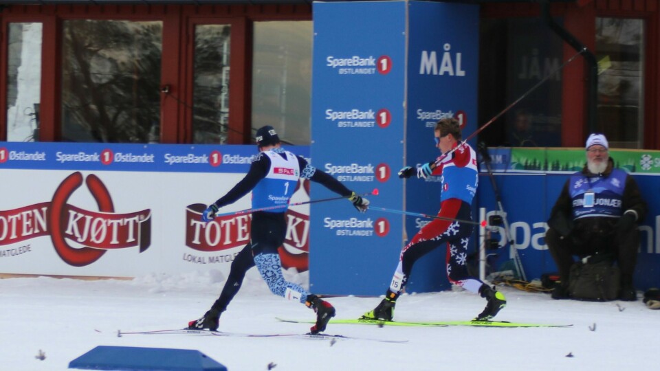 Millimetere skilte Harald Østeberg Amundsen (1) og Mathias Holbæk på målstreken lørdag. (Foto: Rolf Bakken) Millimetere skilte Harald Østeberg Amundsen (1) og Mathias Holbæk på målstreken lørdag. (Foto: Rolf Bakken)