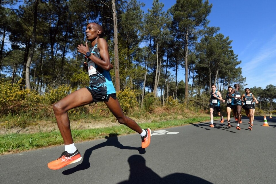 Bra løpt, men langt fra rekord på 10 km for Sondre Nordstad Moen (oppdatert) Kibiwott_luke_til_Bour (1280x853).jpg