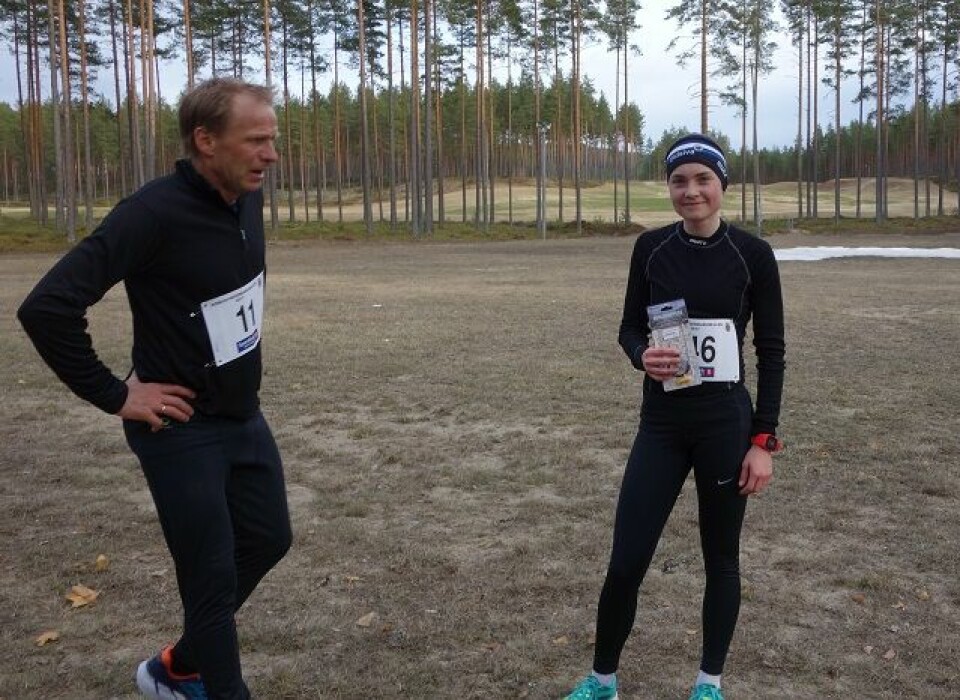 Vinner Sofie Mohn sammen med Kjell Langfoss etter løpet. (Foto: Pål Evensen) Vinner Sofie Mohn sammen med Kjell Langfoss etter løpet. (Foto: Pål Evensen)