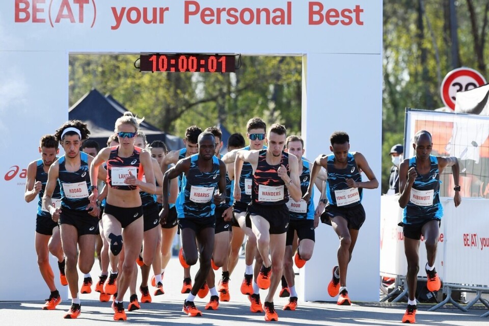 Bra løpt, men langt fra rekord på 10 km for Sondre Nordstad Moen (oppdatert) Start_5km (1280x853).jpg